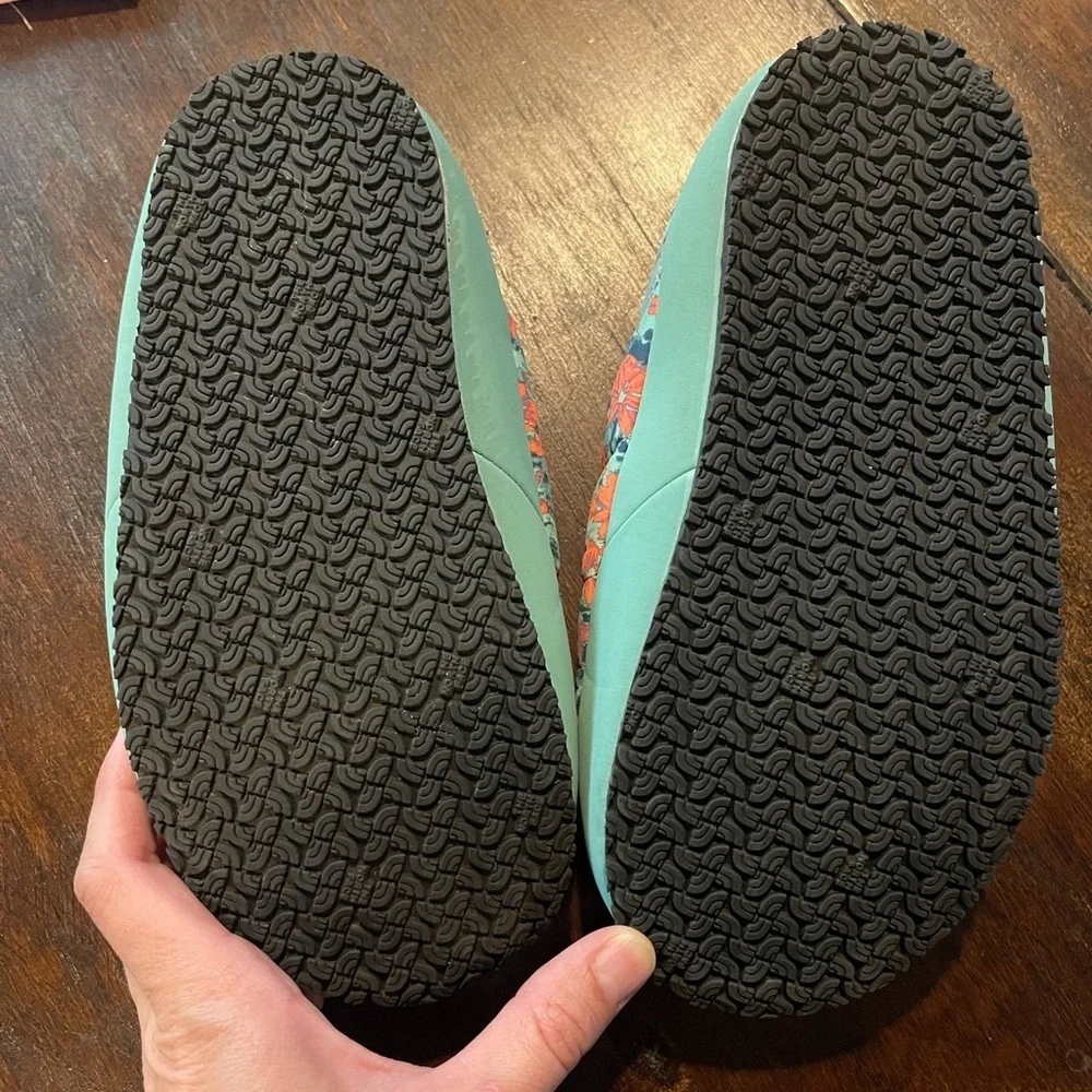 The North Face Kids Floral Slippers - Blue and Red